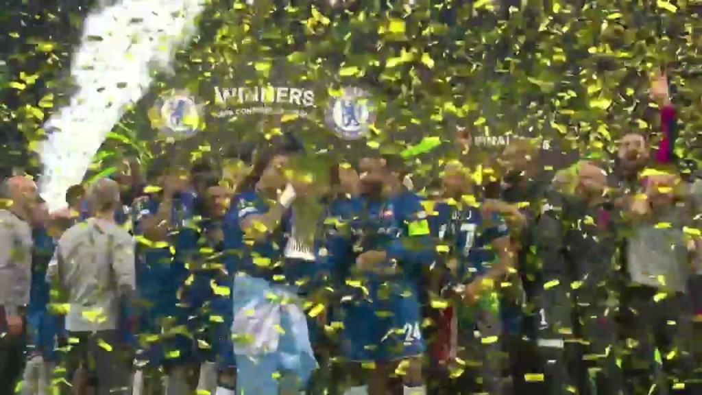 ?榮耀藍(lán)軍！歐協(xié)聯(lián)奪冠捧杯！里斯-詹姆斯高舉獎(jiǎng)杯全隊(duì)?wèi)c祝